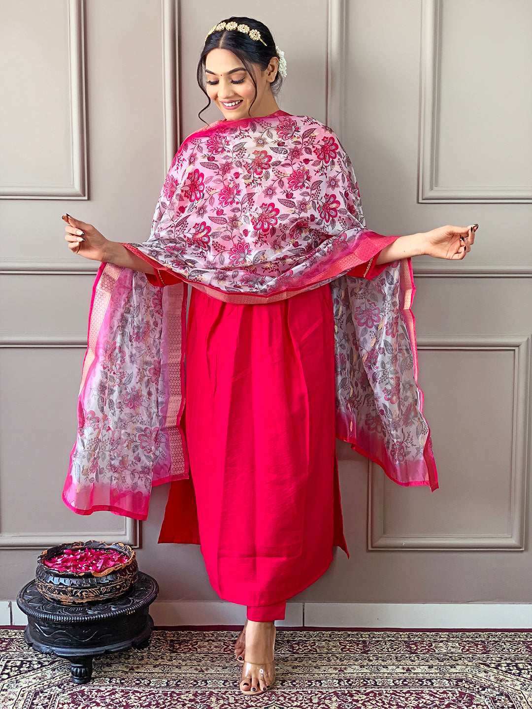 Pink Floral Jacquard Dupatta with Viscose Chanderi Kurta Set