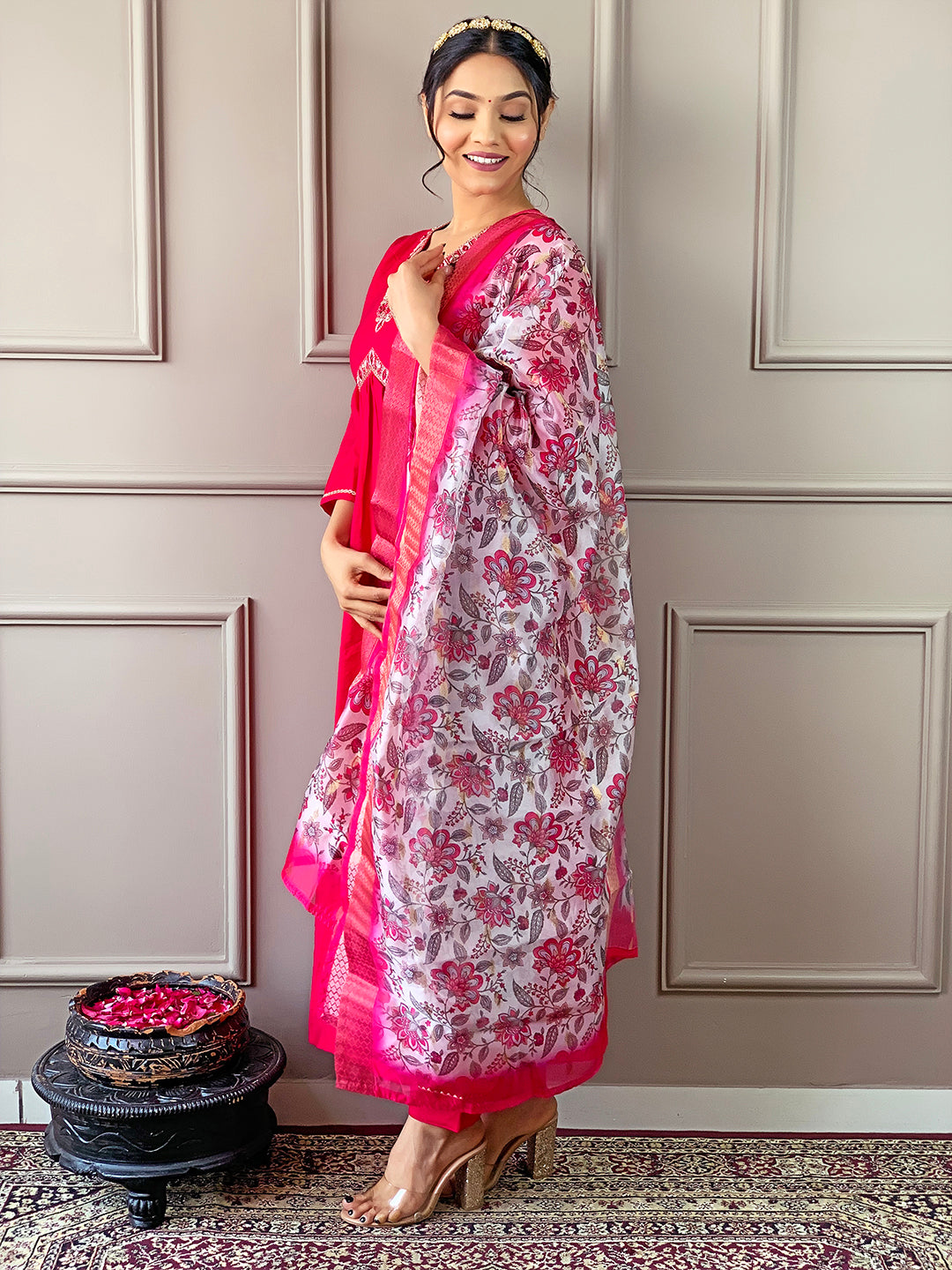 Pink Floral Jacquard Dupatta with Viscose Chanderi Kurta Set