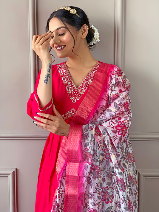 Pink Floral Jacquard Dupatta with Viscose Chanderi Kurta Set