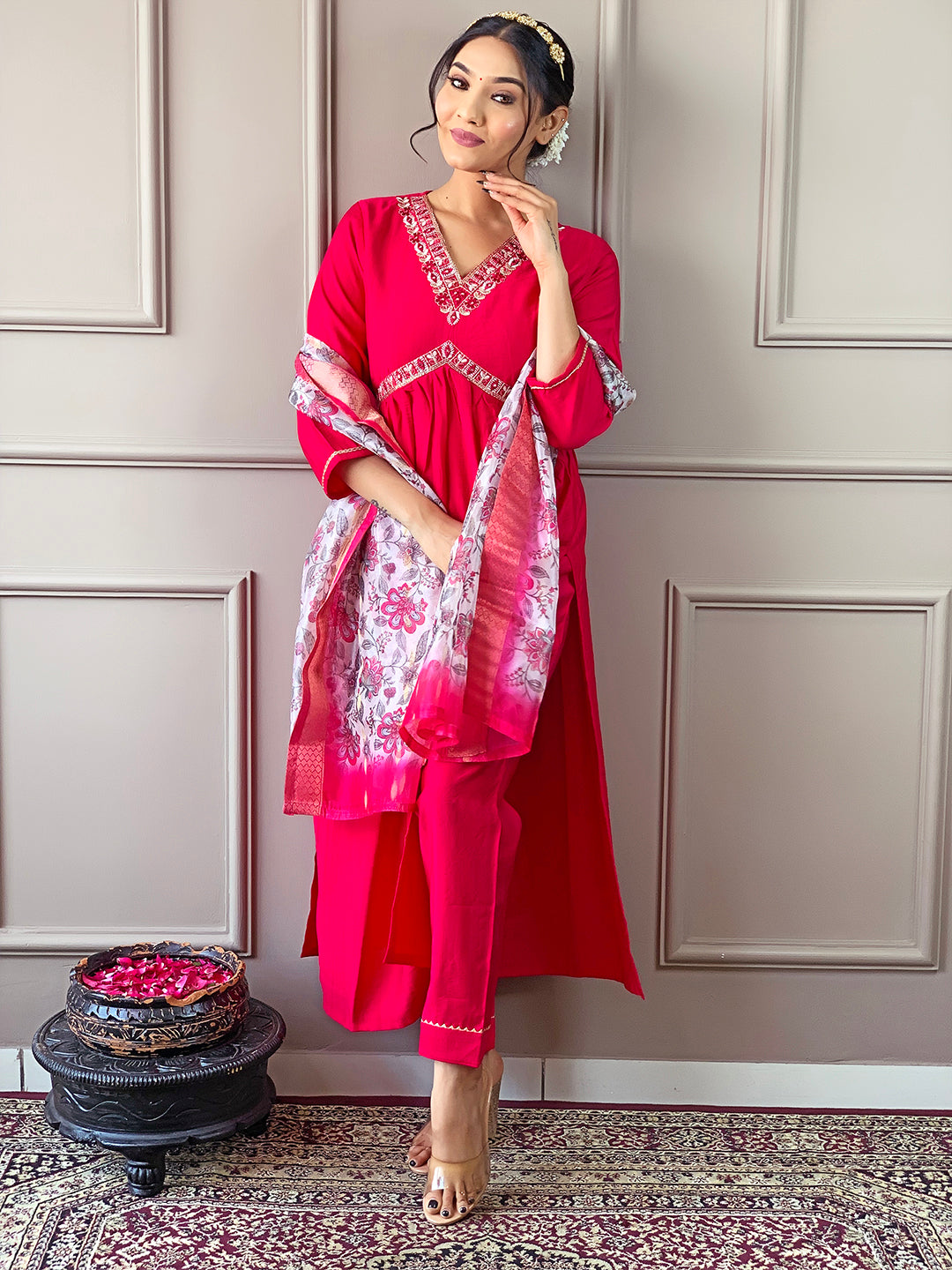 Pink Floral Jacquard Dupatta with Viscose Chanderi Kurta Set