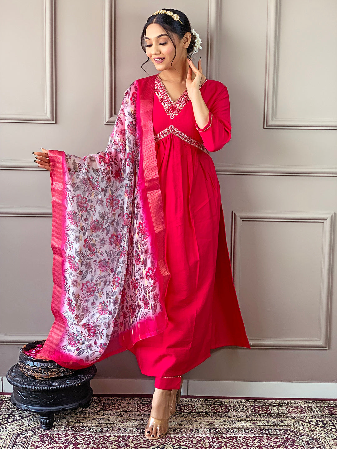 Pink Floral Jacquard Dupatta with Viscose Chanderi Kurta Set