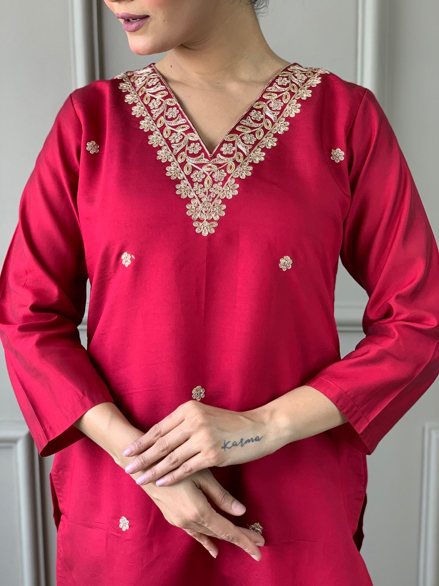 Women Embellished & Embroidery Straight Kurta Set