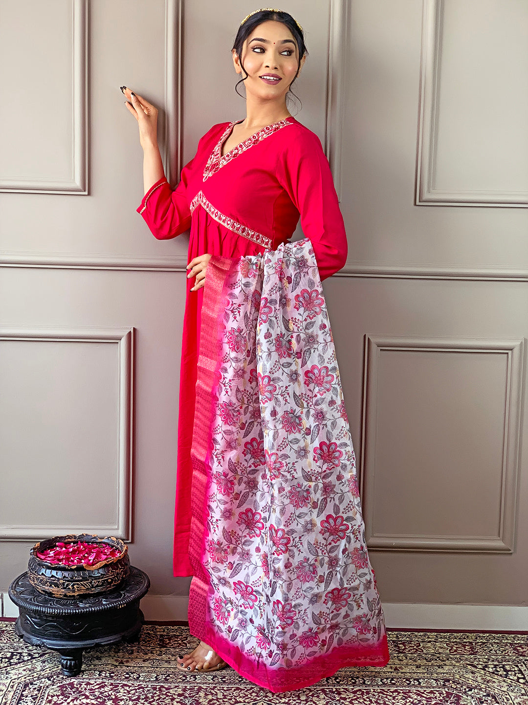 Pink Floral Jacquard Dupatta with Viscose Chanderi Kurta Set