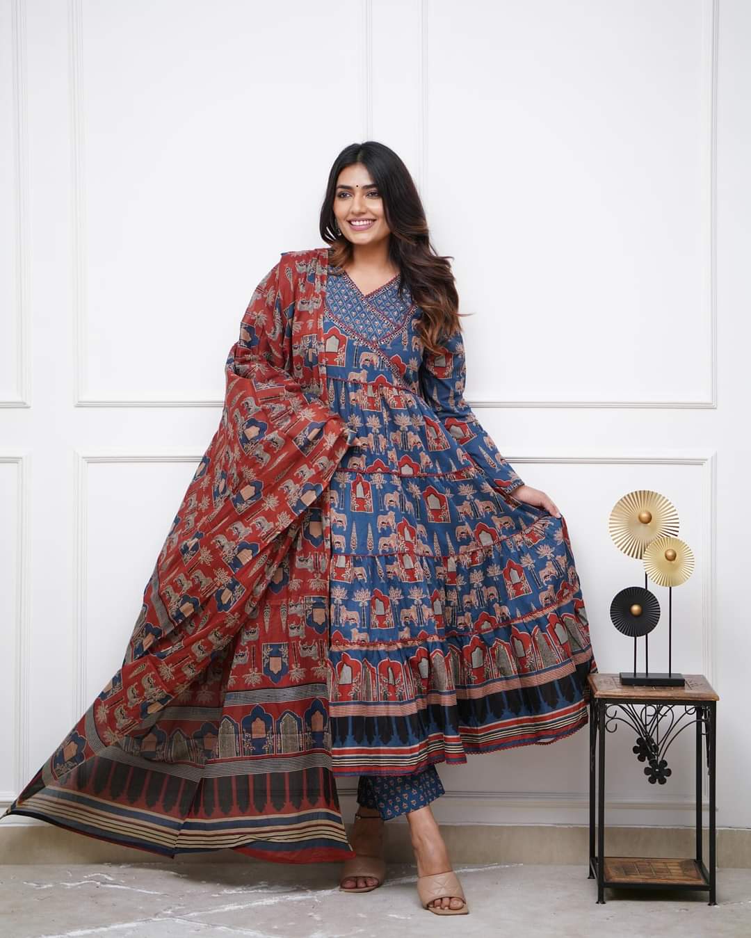 Women Printed Anarkali Kurta Set With Dupatta