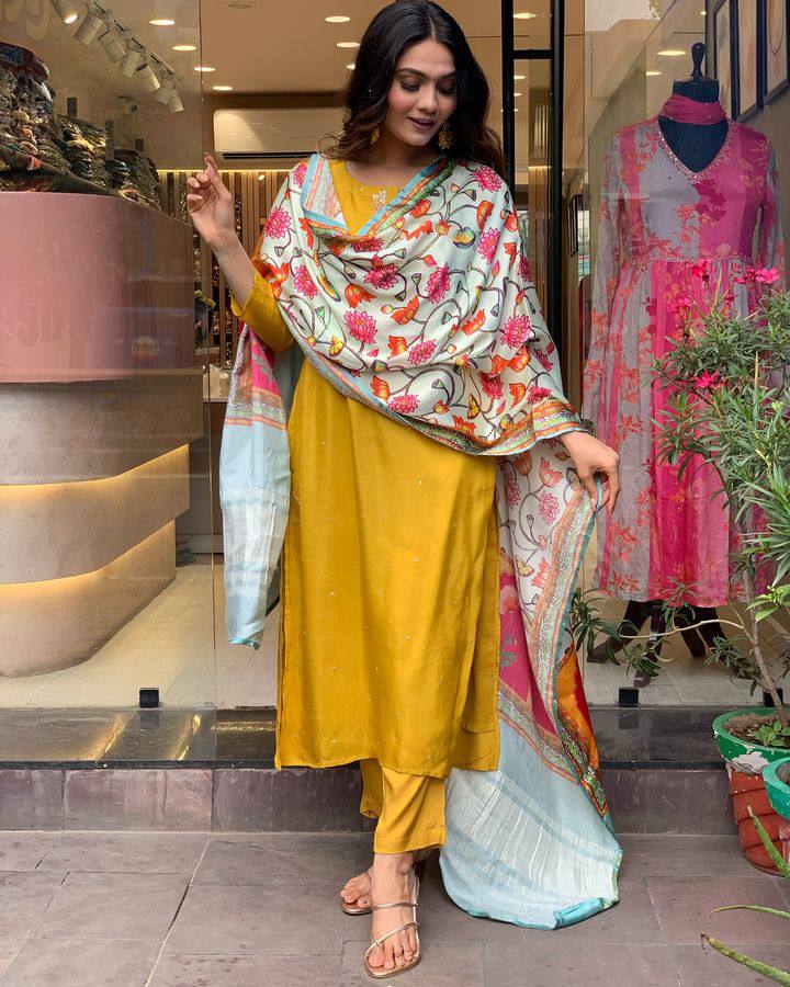 Women Embroidered Chanderi  SILK  kurta set