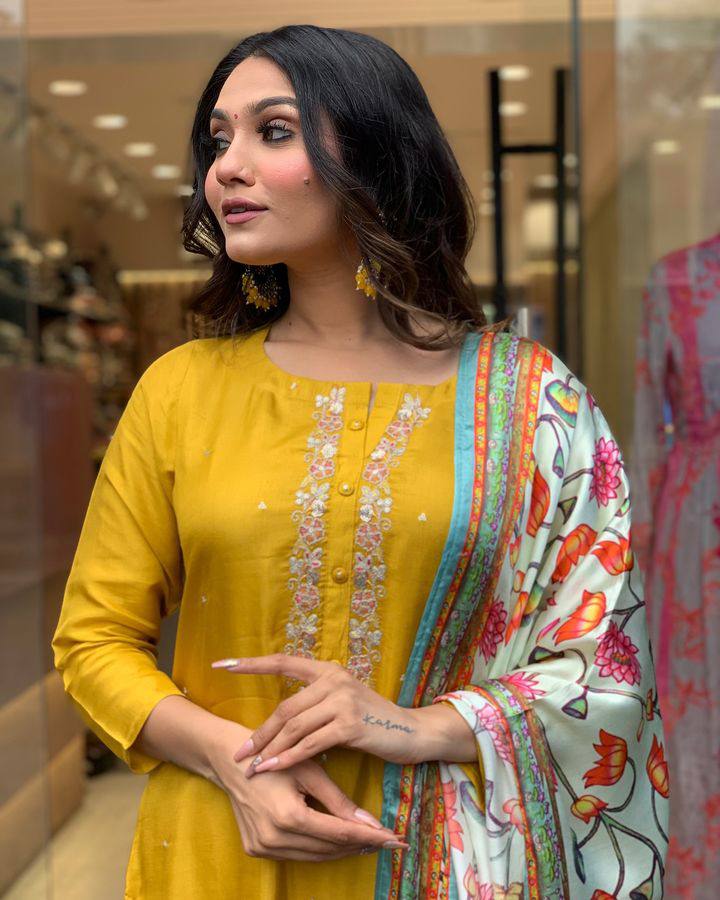 Women Embroidered Chanderi  SILK  kurta set