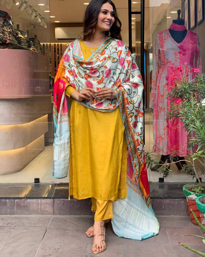 Women Embroidered Chanderi  SILK  kurta set